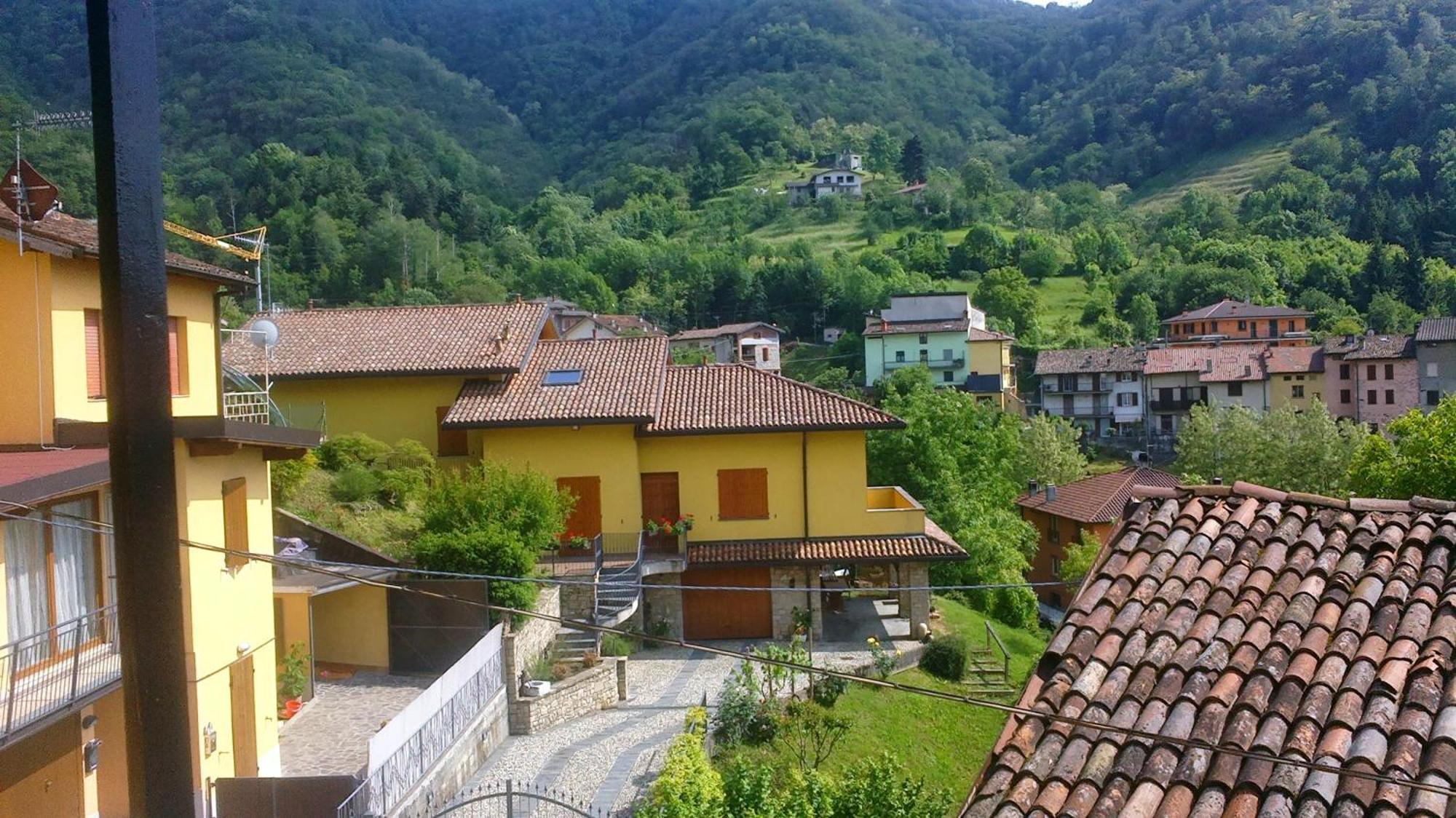 Cute Little Flat With View, 20 Mins To Bgy Airport Apartment Pradalunga Exterior photo
